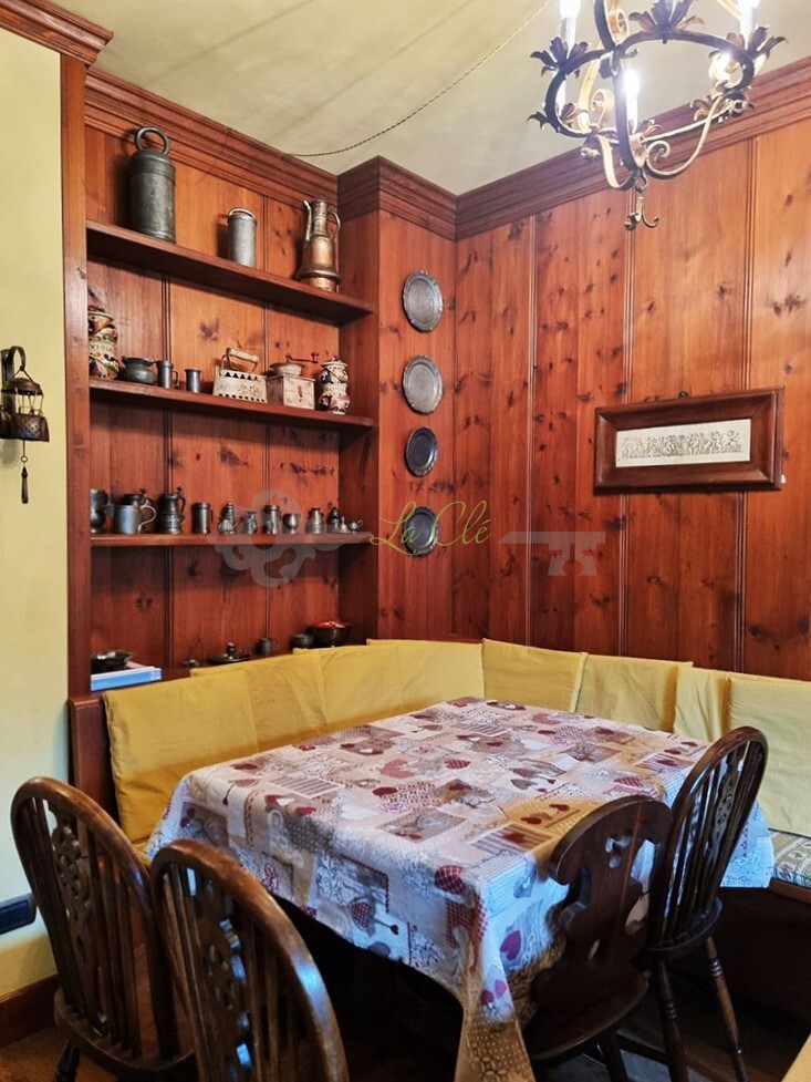 Quadrilocale con box in via roma 10, Courmayeur