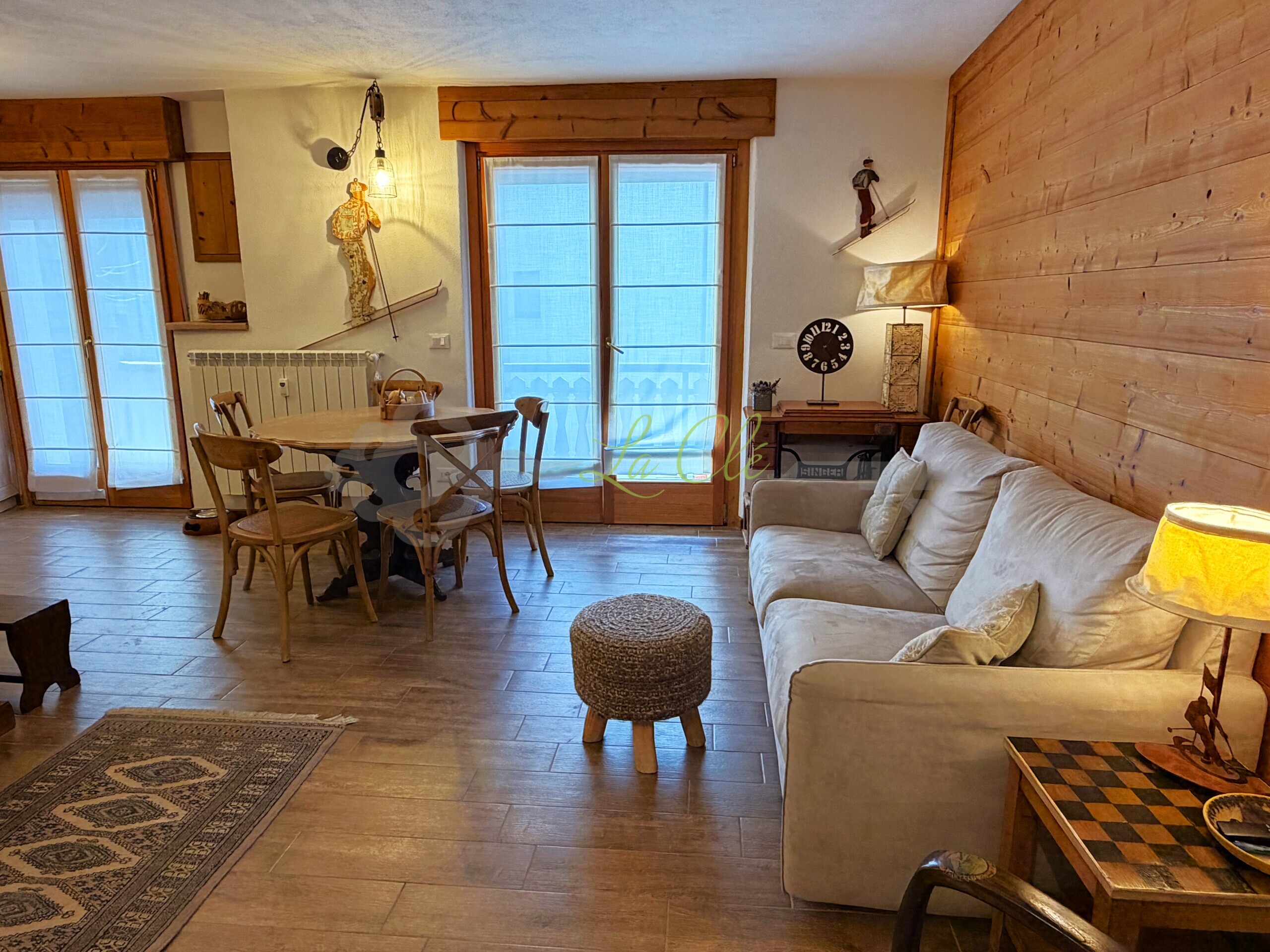 Trilocale con terrazzo, Courmayeur centro