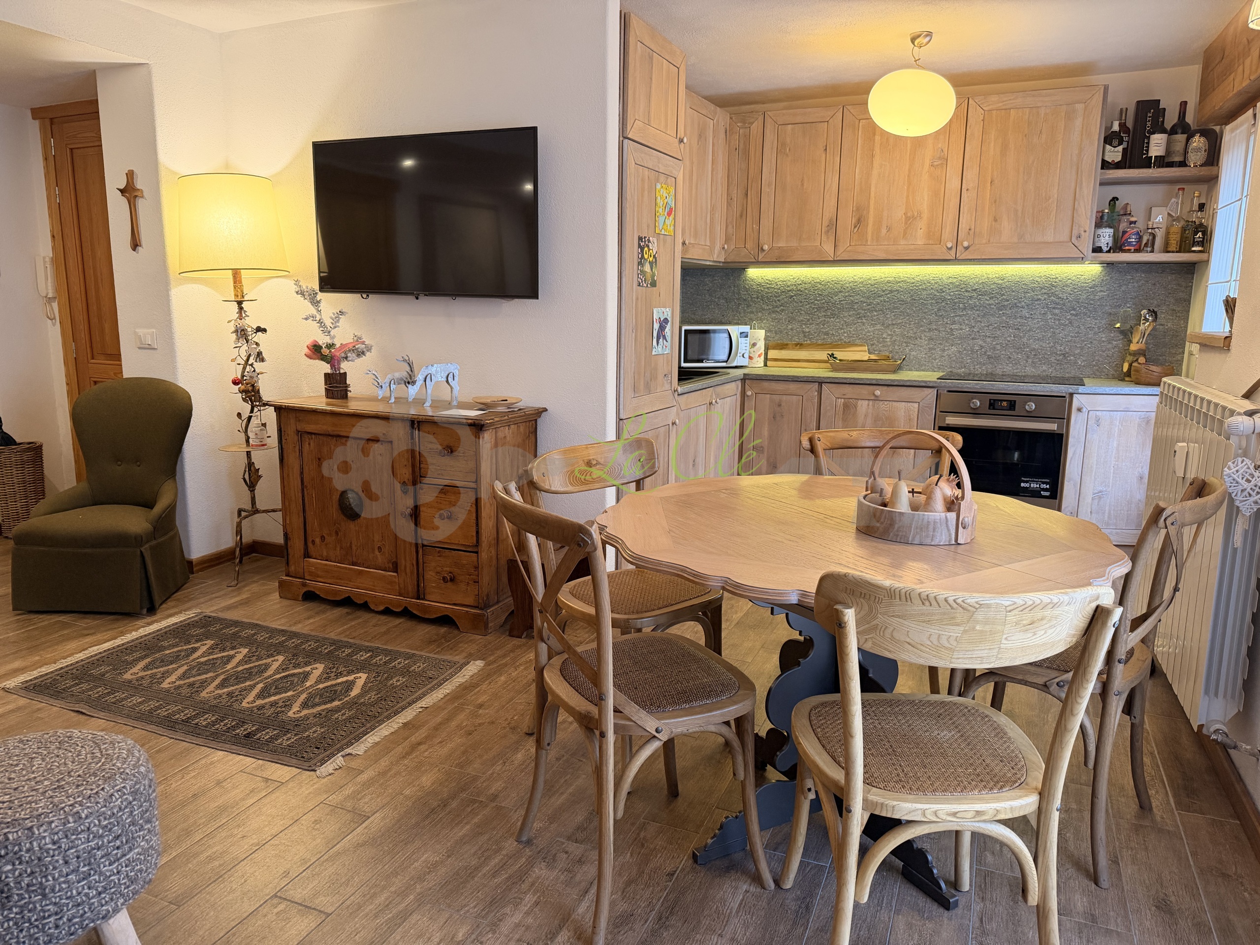 Trilocale con terrazzo, Courmayeur centro