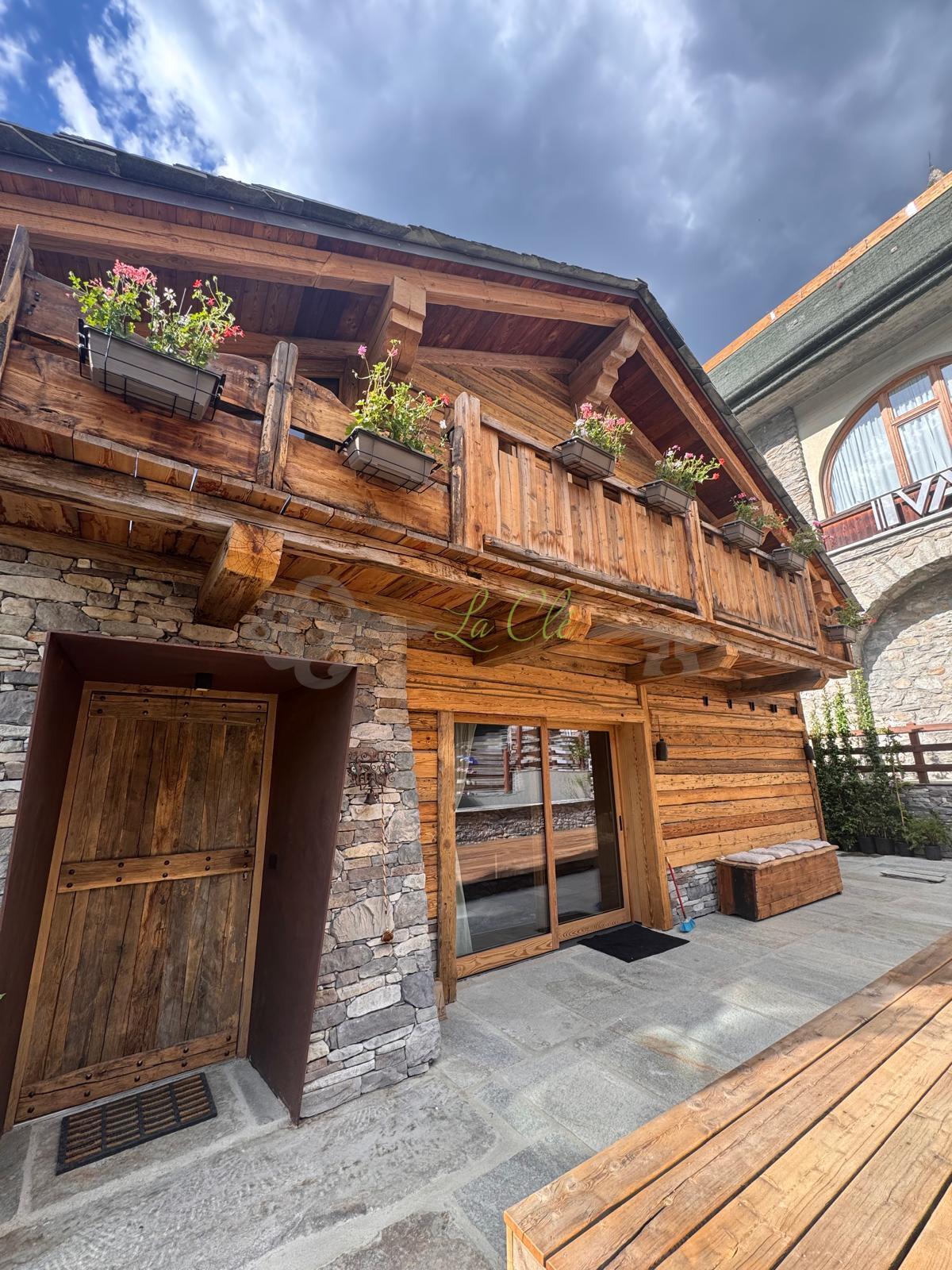 Casa indipendente con giardino, Courmayeur centro