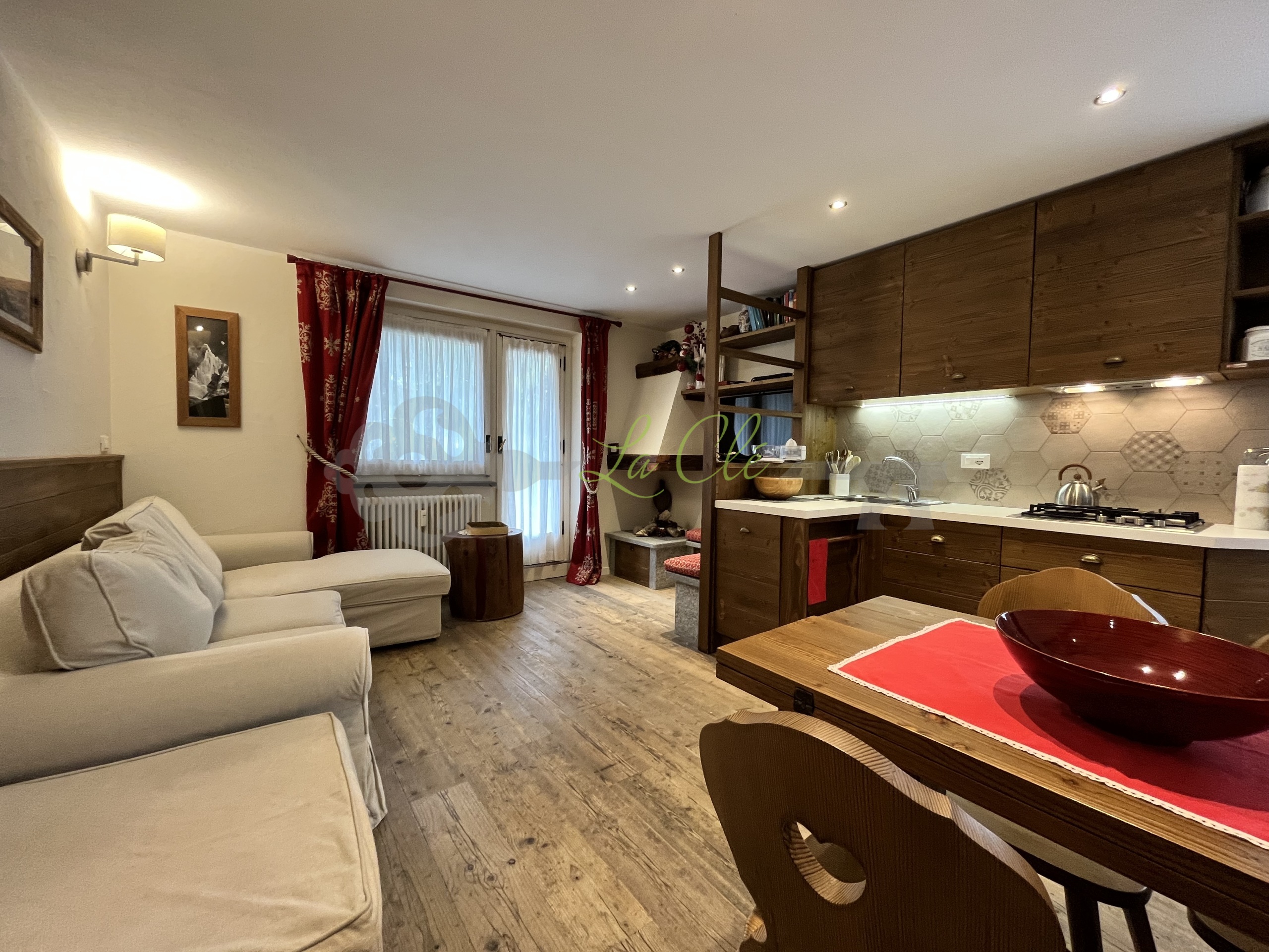 Trilocale con terrazzo in rue dent du geant, Pr�-Saint-Didier