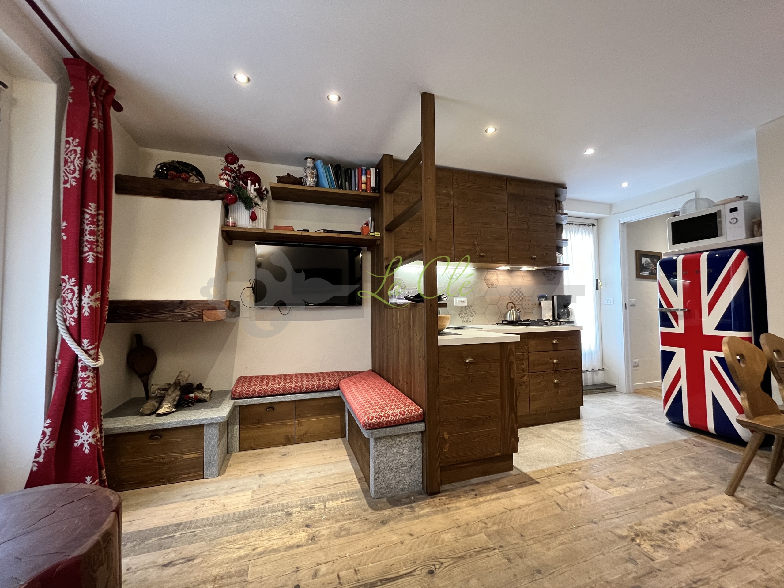 Trilocale con terrazzo in rue dent du geant, Pr�-Saint-Didier