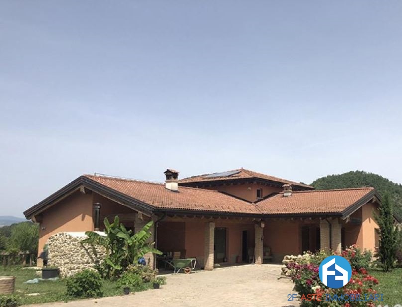 Villa in vendita a Castelnovo ne' Monti