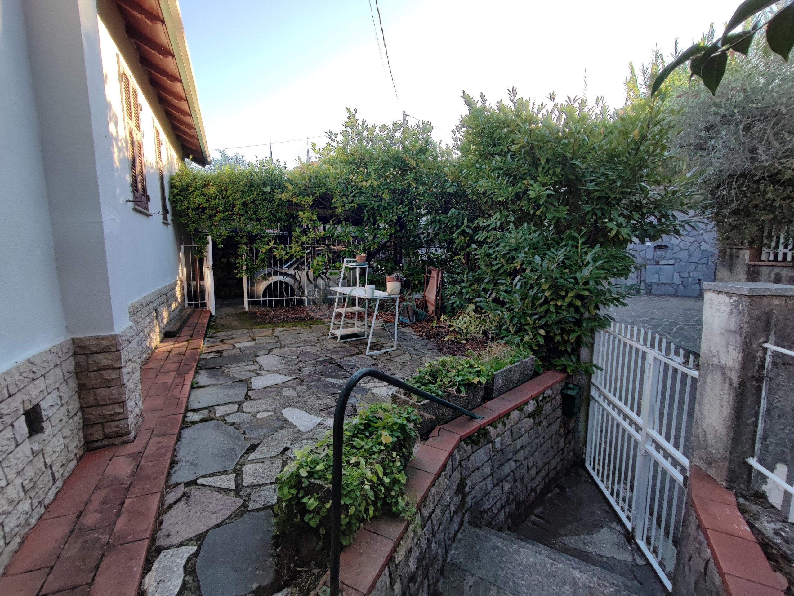 Casa indipendente con giardino in via brigola, La Spezia