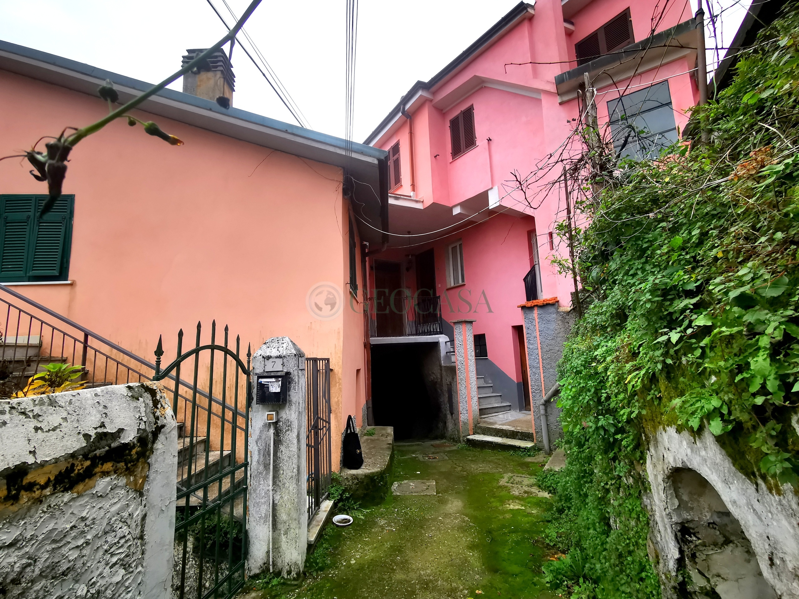 Trilocale con terrazzo, Follo tivegna