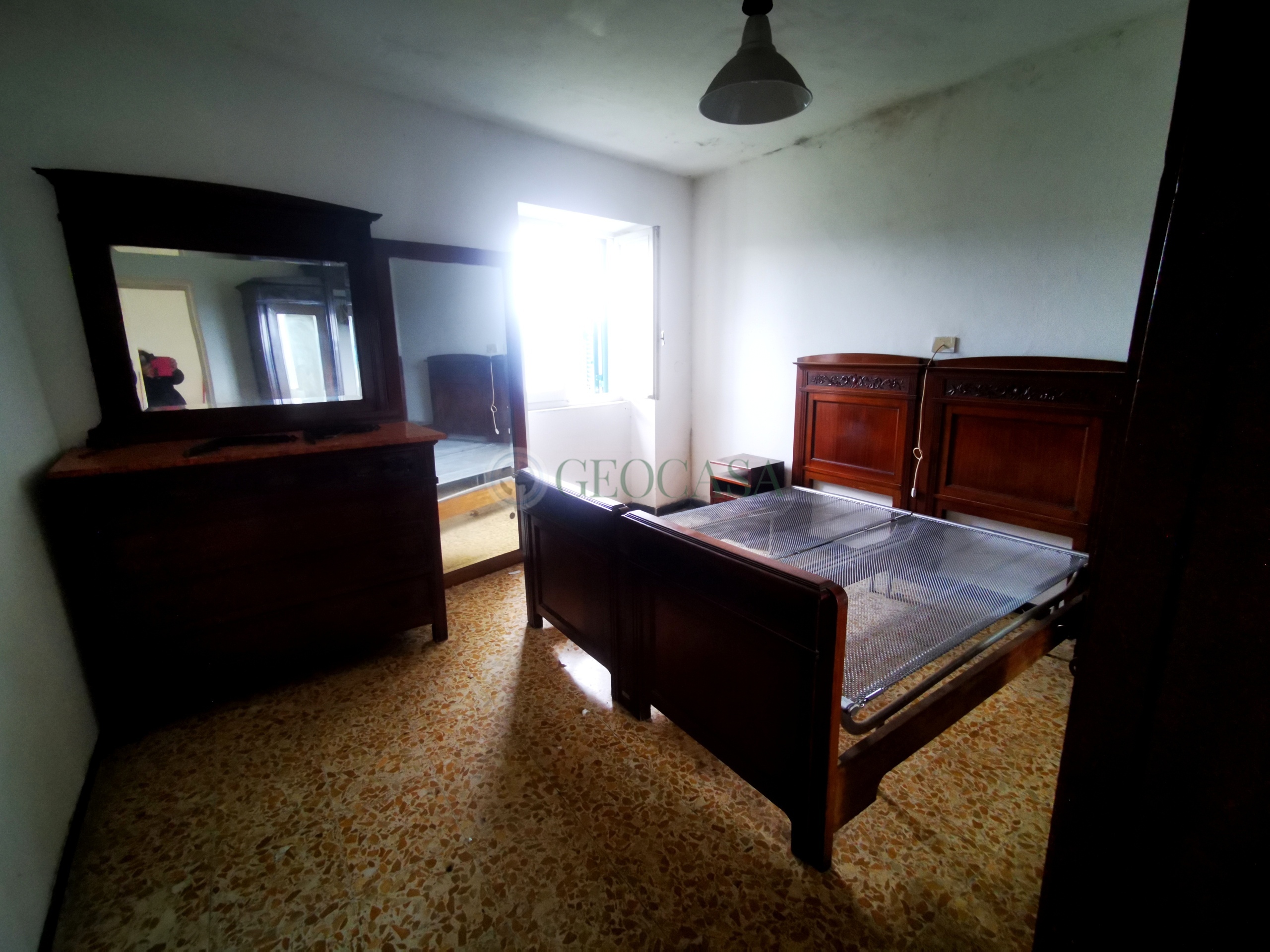 Trilocale con terrazzo, Follo tivegna