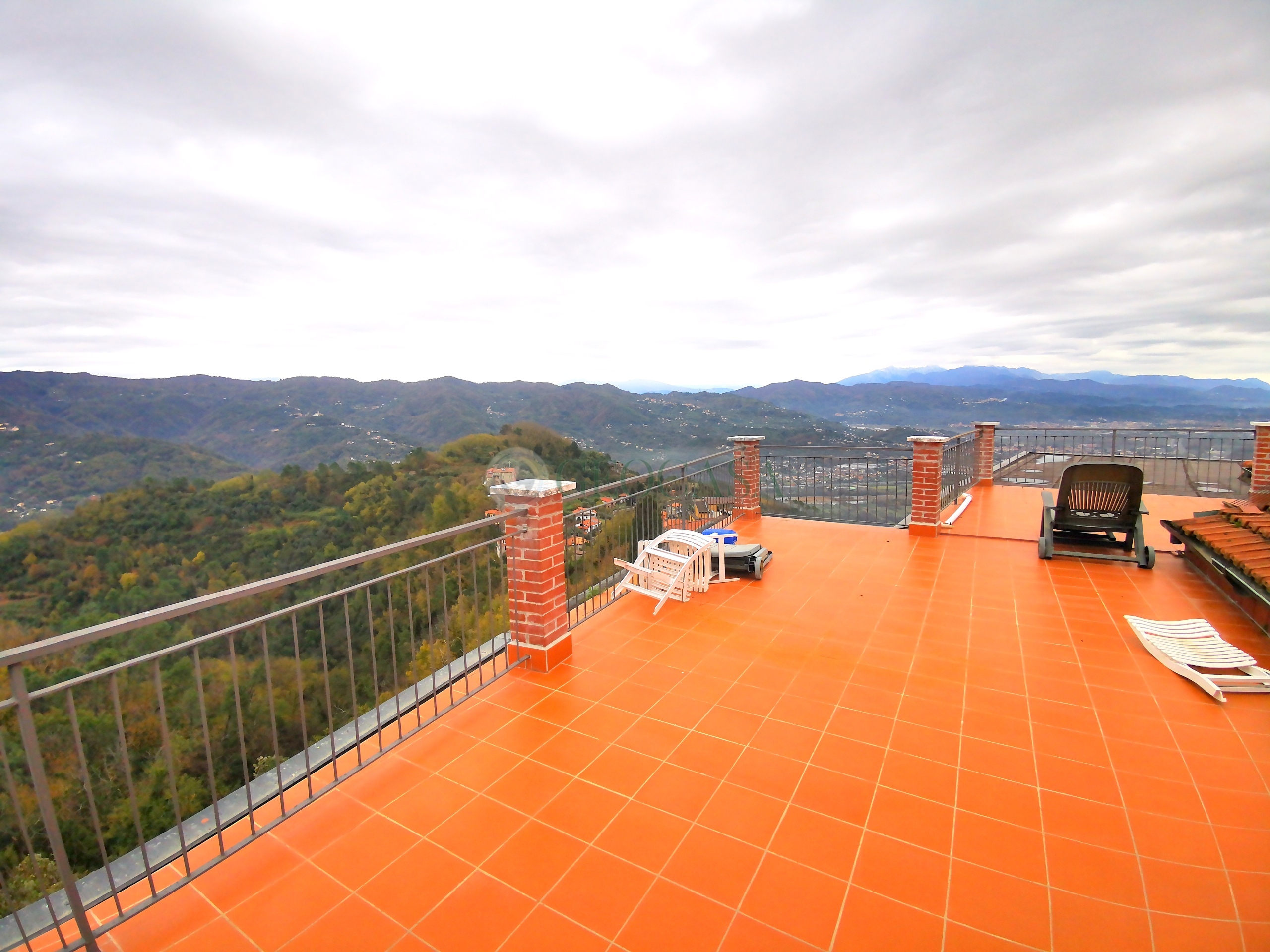 Trilocale con terrazzo, Follo tivegna