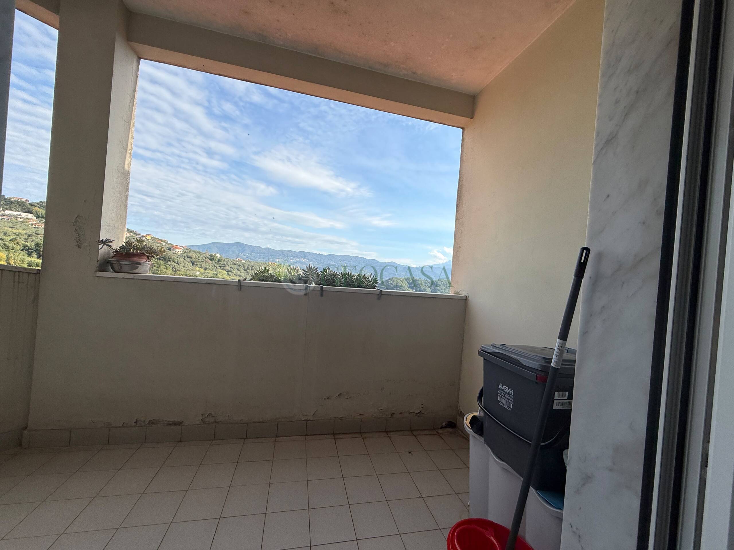 Quadrilocale con box a Vezzano Ligure