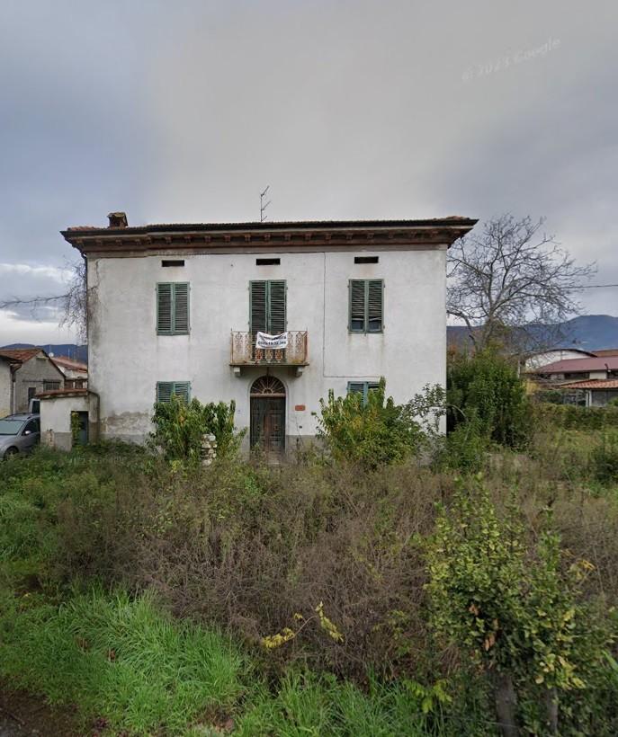 Villa da ristrutturare, Capannori marlia