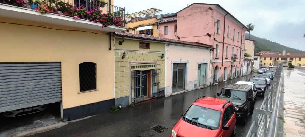 Negozio da ristrutturare a Massa