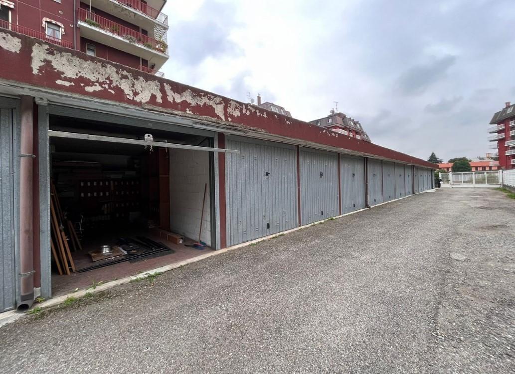 Box/Garage 14mq in vendita a Assago