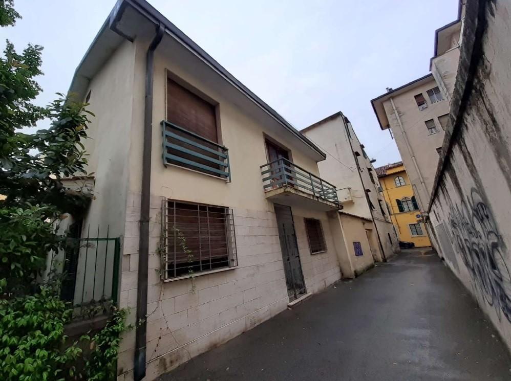 Casa indipendente da ristrutturare a Pisa