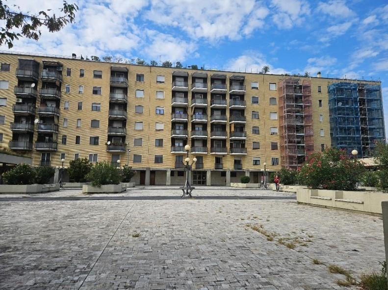 appartamento in vendita a Milano in zona Quartiere degli Olmi