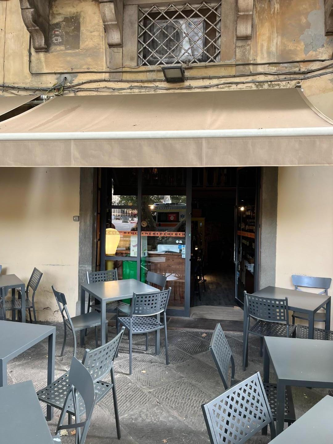 Locale commerciale in vendita a Lucca