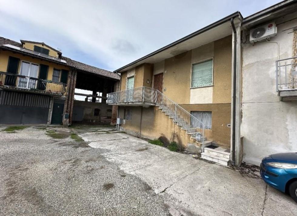 Quadrilocale da ristrutturare a Casatisma