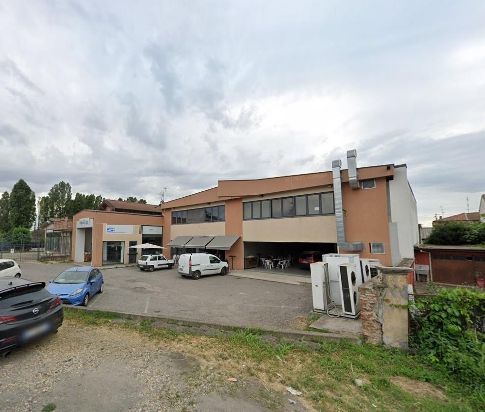 Box/Garage 399mq in vendita a Broni