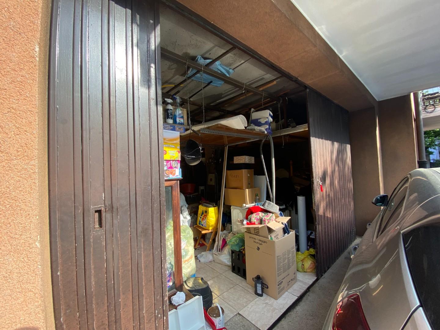Box/Garage 11mq in vendita a Lesmo