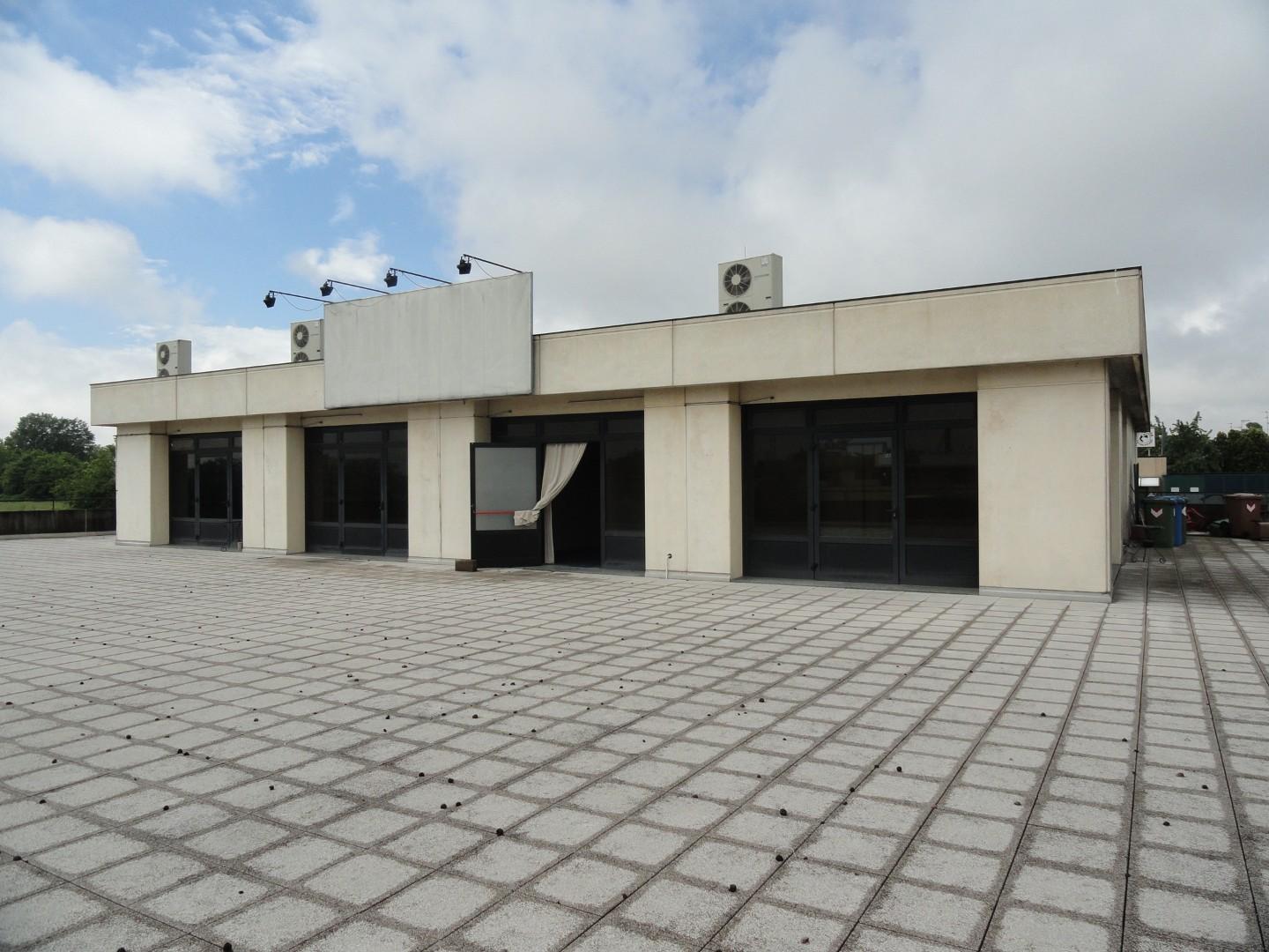 Locale commerciale in vendita a Cornate d'Adda