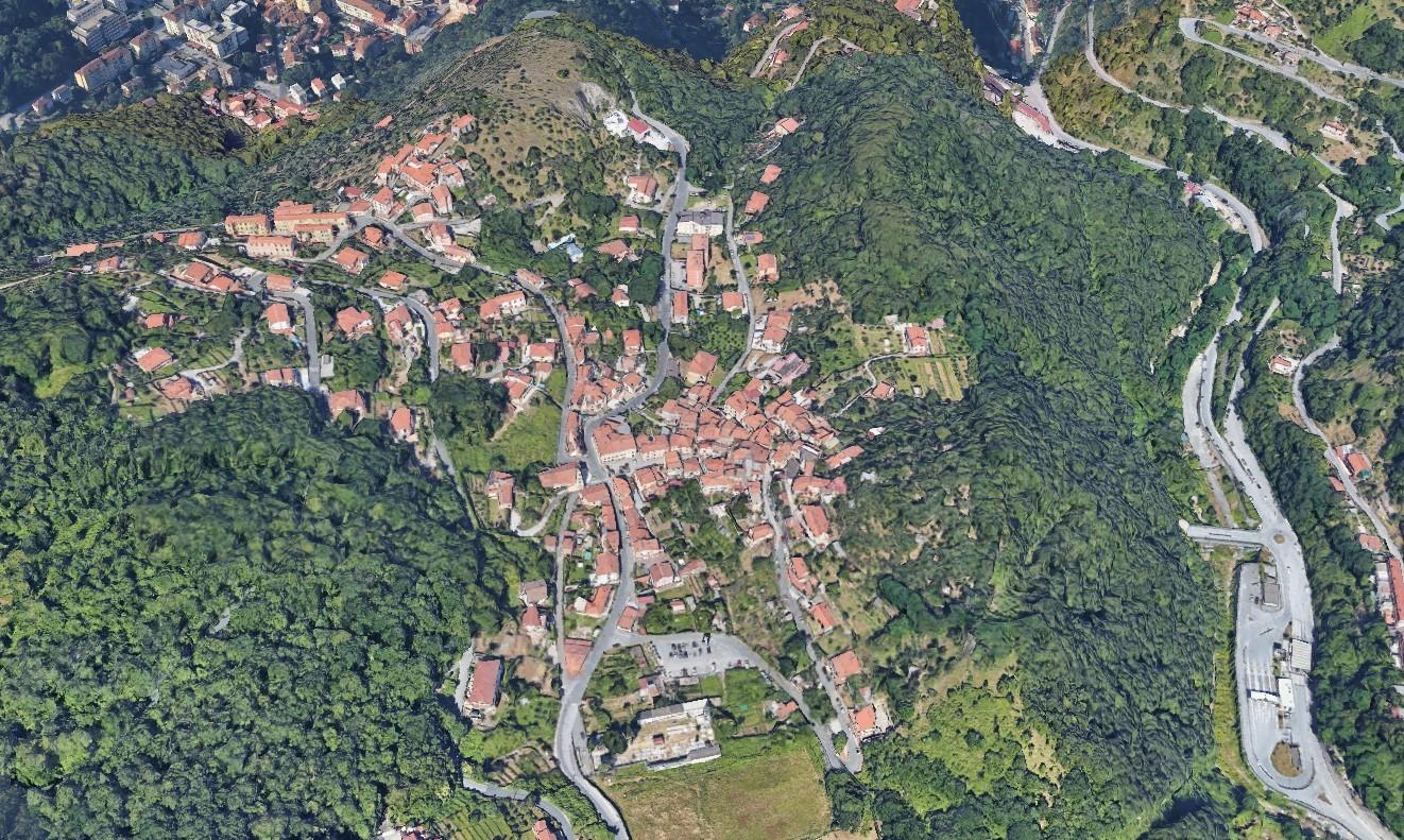 Capannone da ristrutturare a Carrara