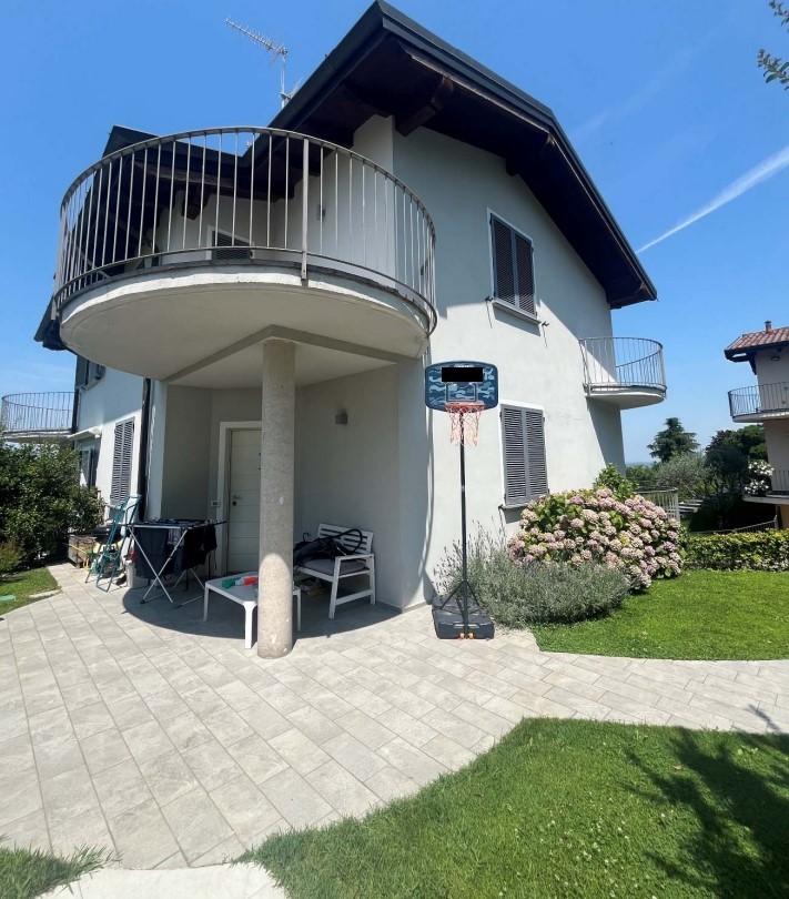 Villa Bifamiliare in vendita a Zenevredo