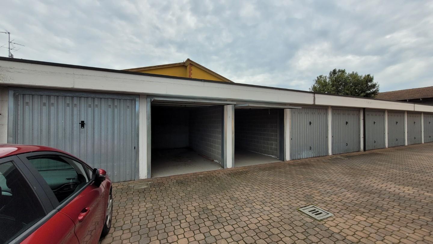Box/Garage 14mq in vendita a Bressana Bottarone