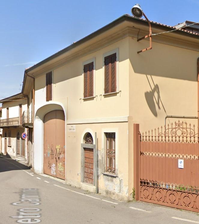 Locale commerciale in vendita a Besana in Brianza