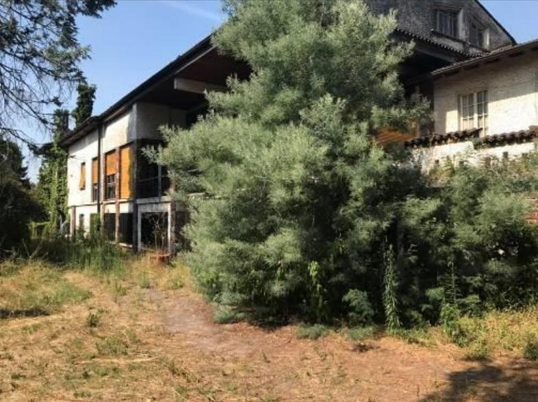 Laboratorio da ristrutturare a Robecchetto con Induno