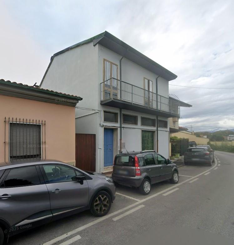 Laboratorio da ristrutturare a Viareggio