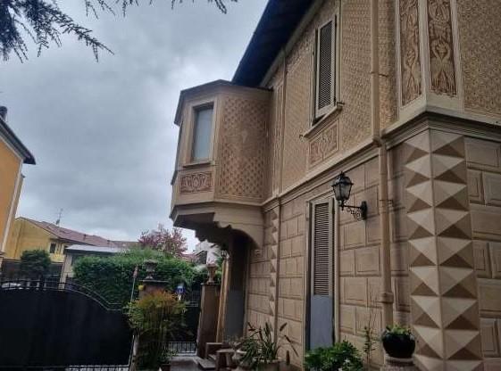 Villa Bifamiliare da ristrutturare a Desio