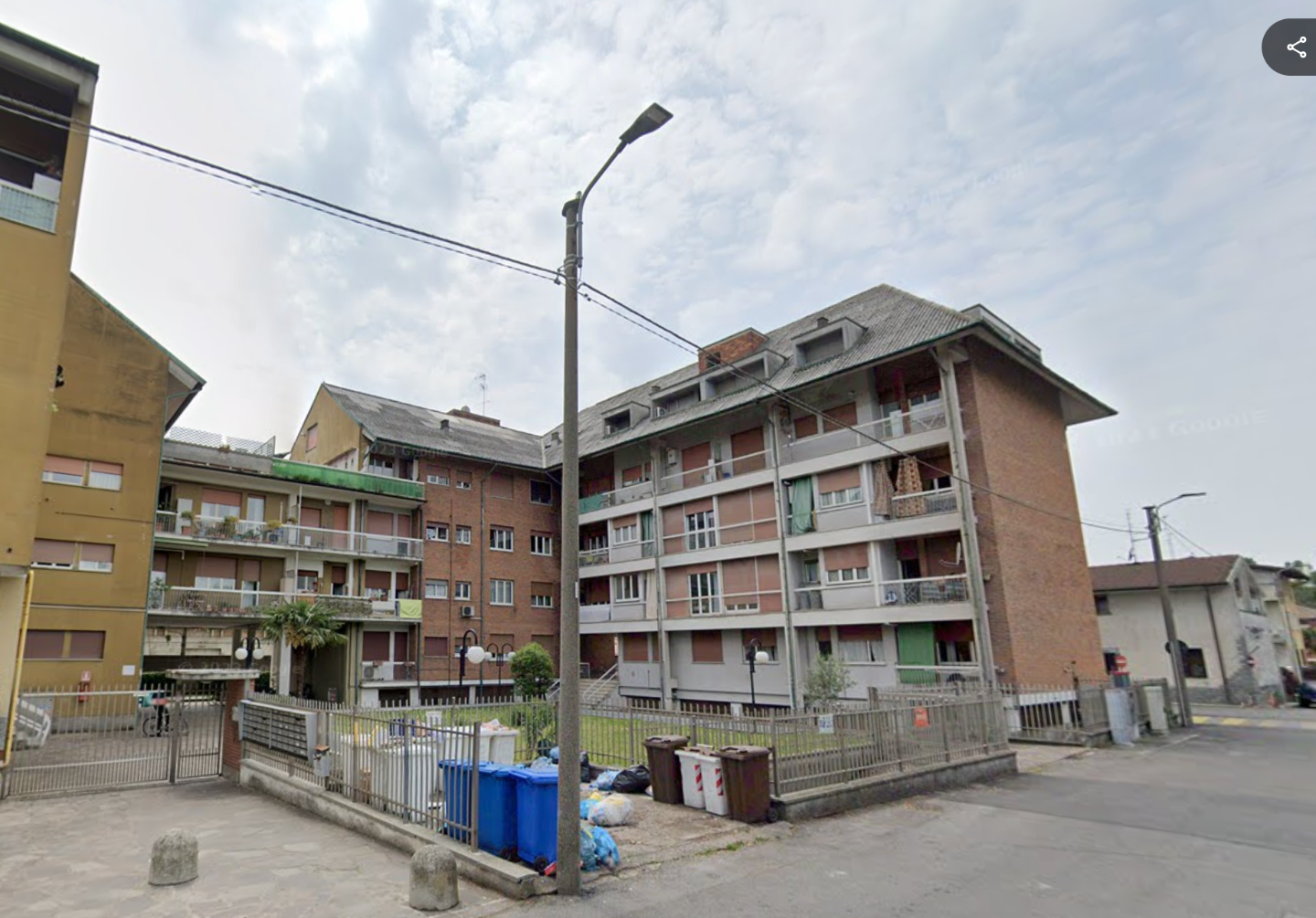 Casa vacanza 5 Locali o pi in vendita a Limbiate