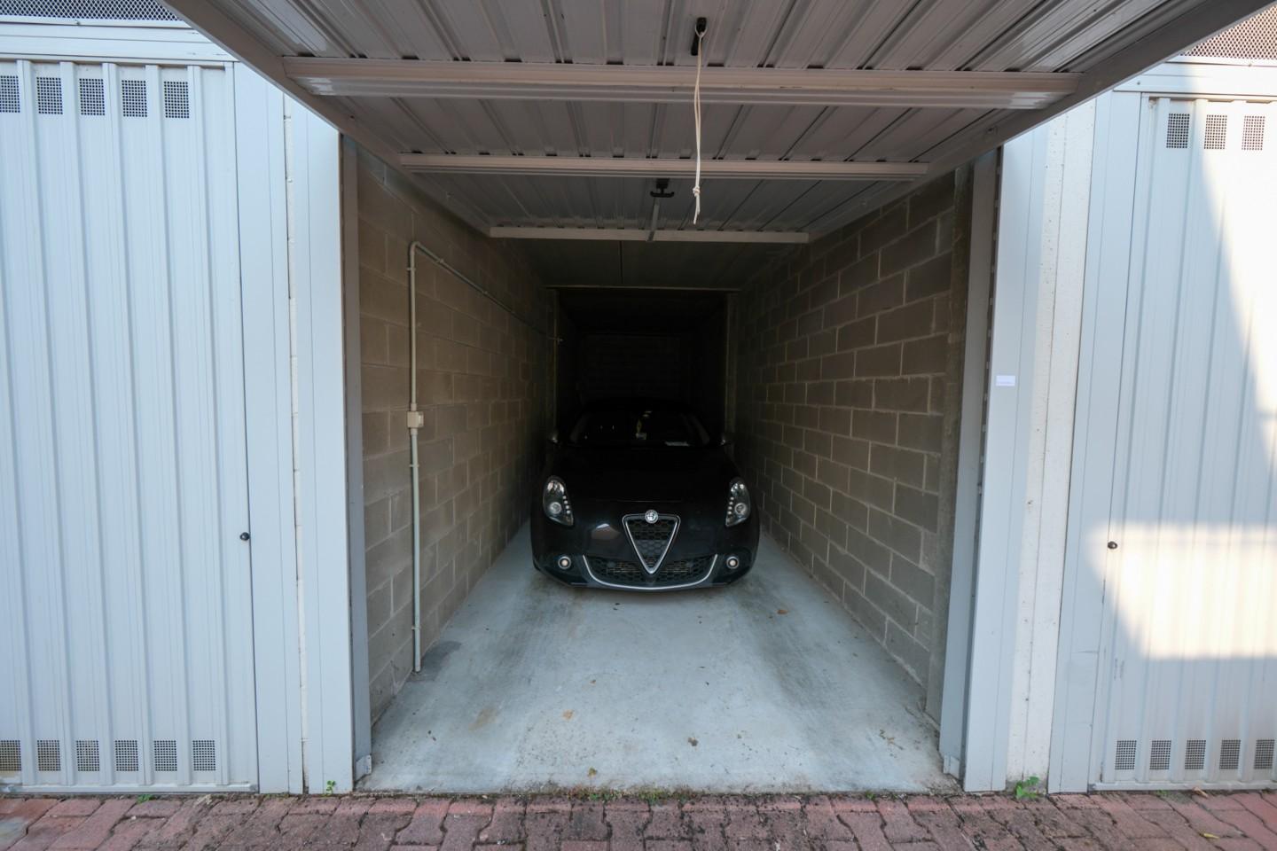 Box/Garage 24mq in vendita a Pessano con Bornago