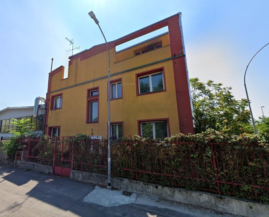 Attivit commerciale in vendita a Pogliano Milanese