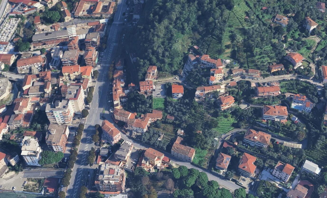 Trilocale da ristrutturare a Carrara