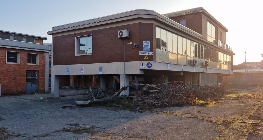 Capannone in vendita a Baranzate