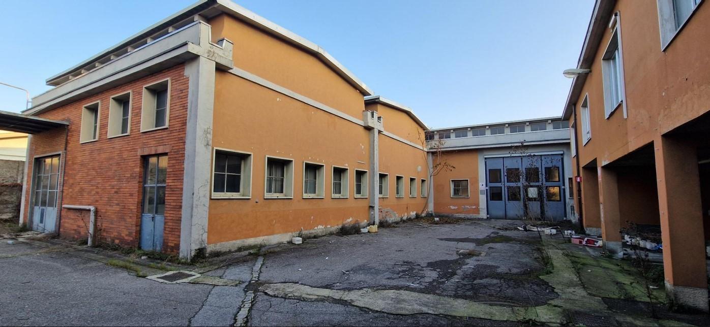 Capannone in vendita a Baranzate