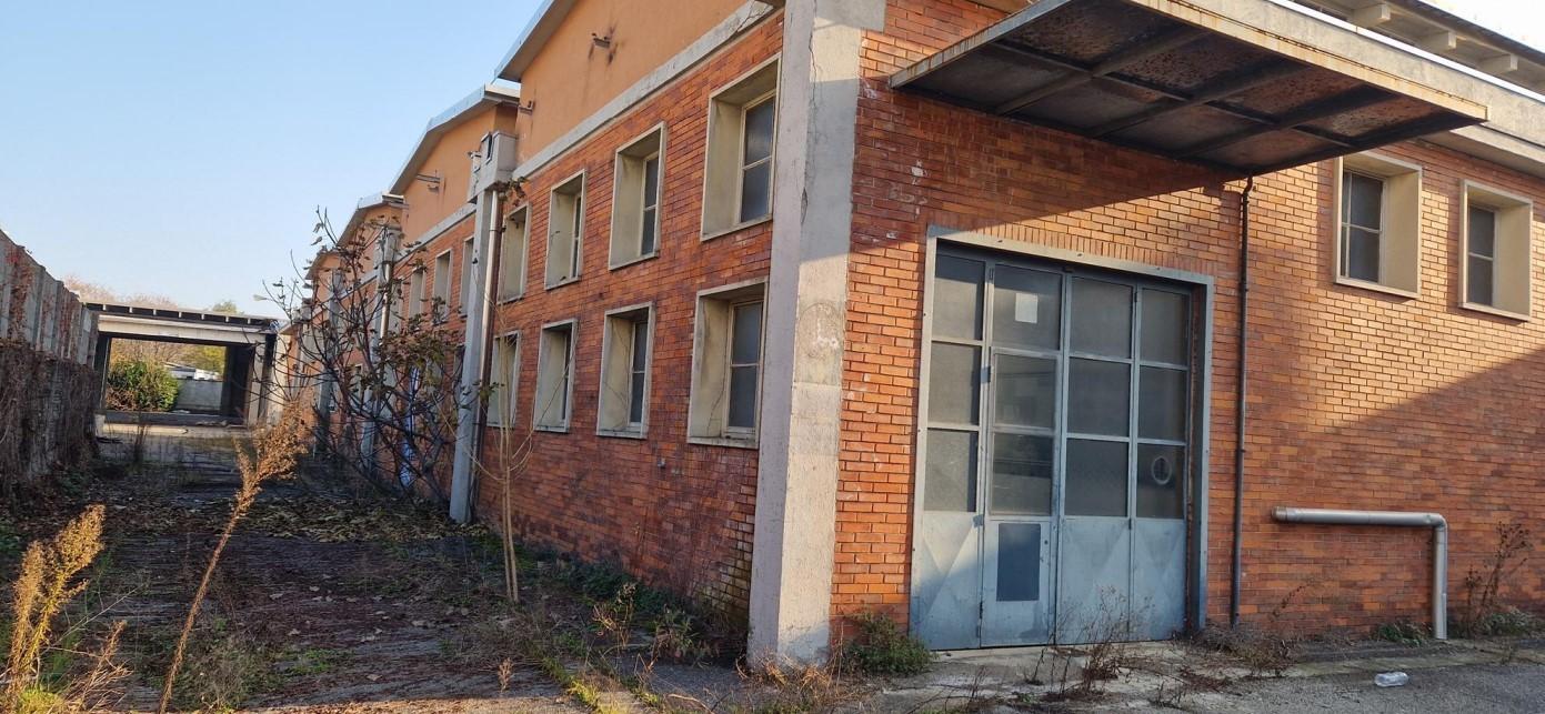 Capannone in vendita a Baranzate