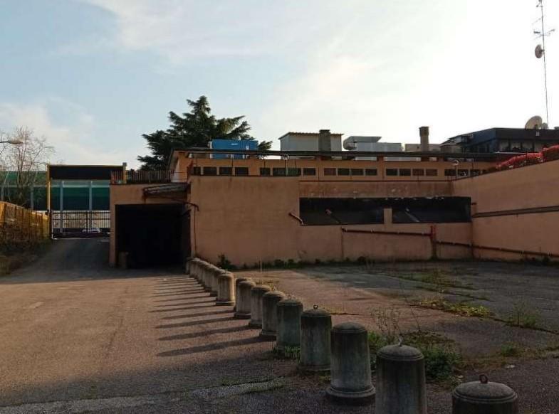 Laboratorio da ristrutturare a Peschiera Borromeo