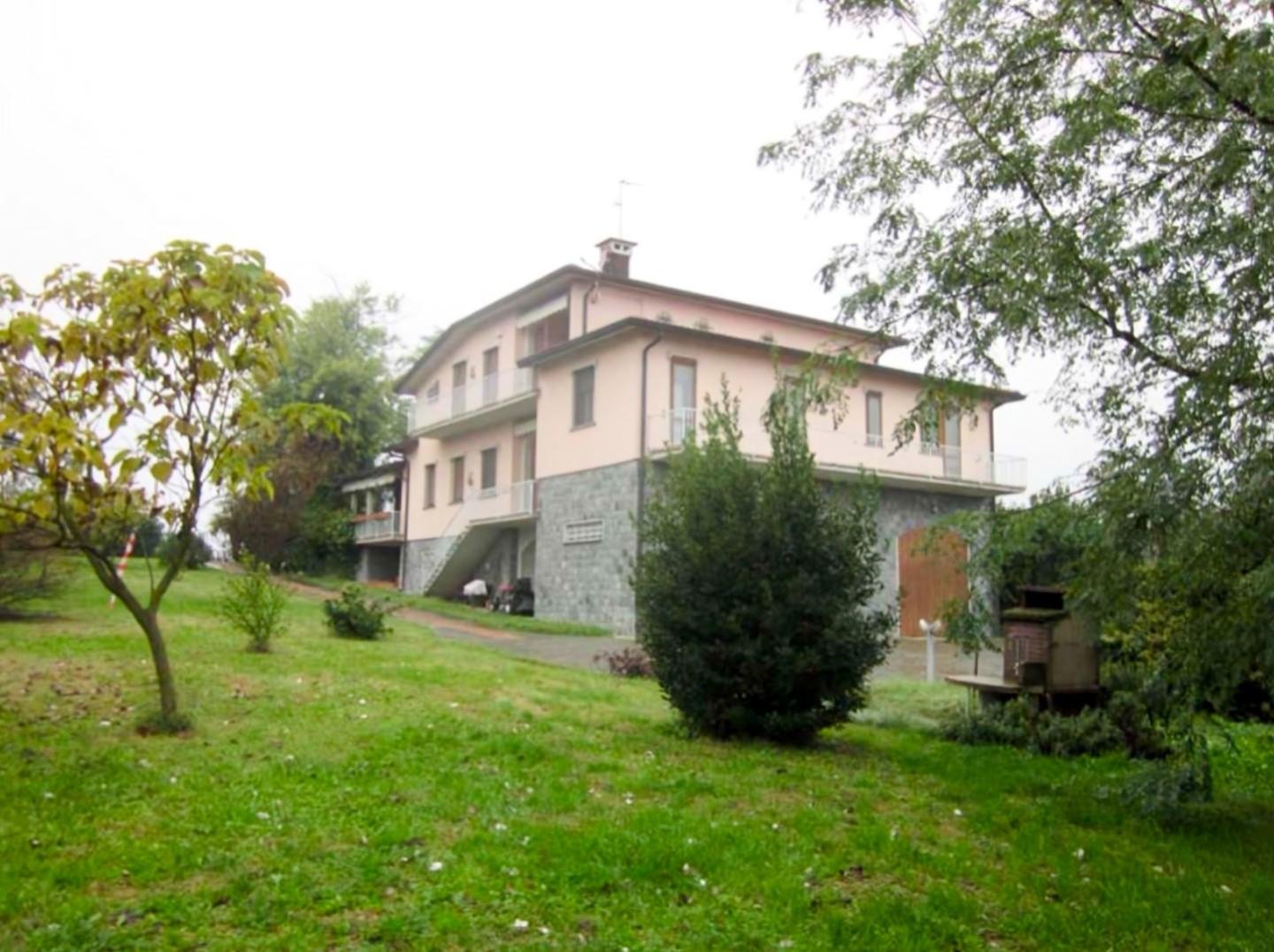 Villa con giardino a Castana
