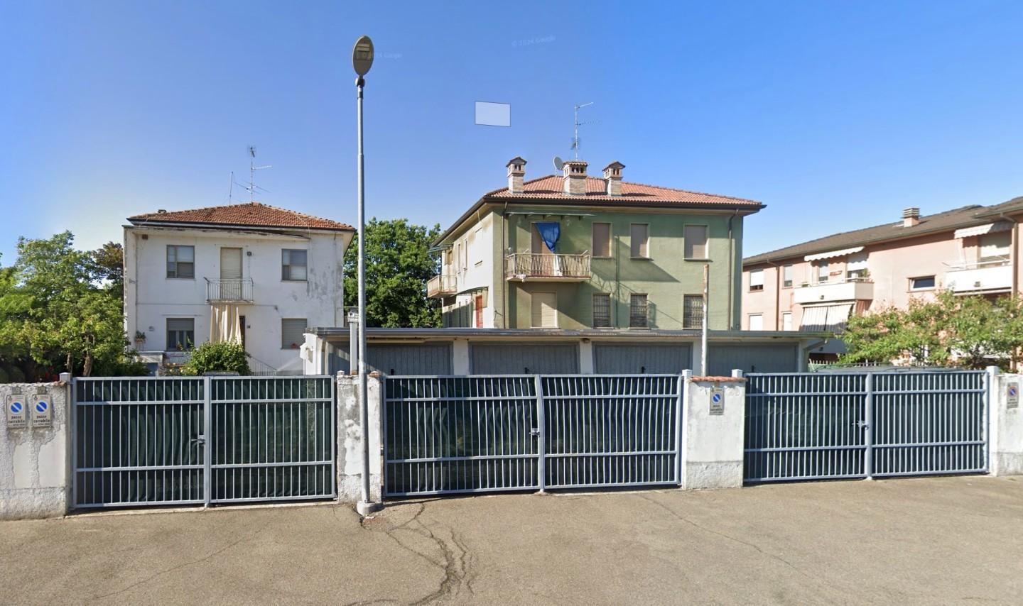 Box/Garage 61mq in vendita a Voghera