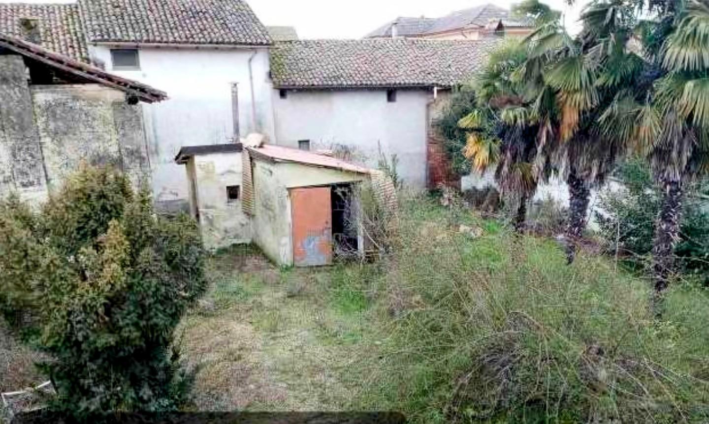 Appartamento da ristrutturare a Zeme