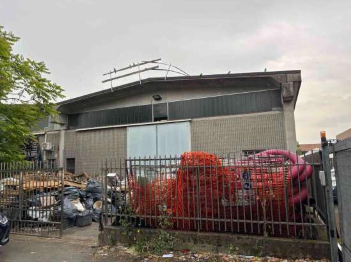 Capannone in vendita a Opera