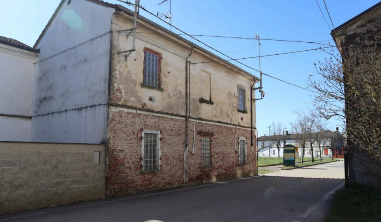 Quadrilocale da ristrutturare, Rosasco rivoltella