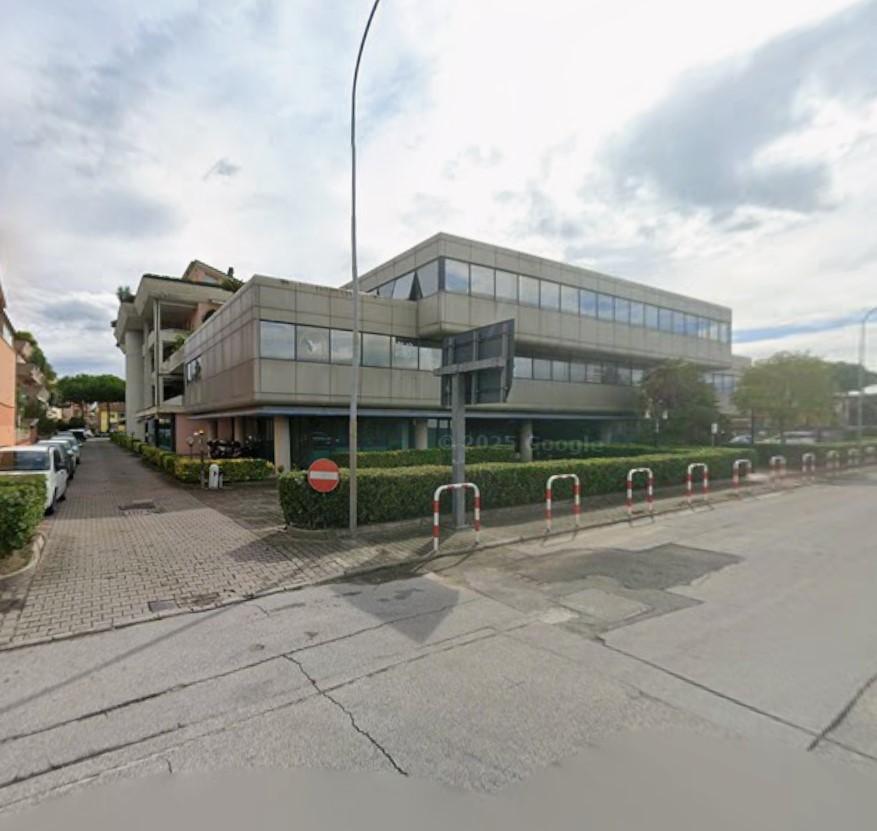 locale commerciale in vendita a Viareggio