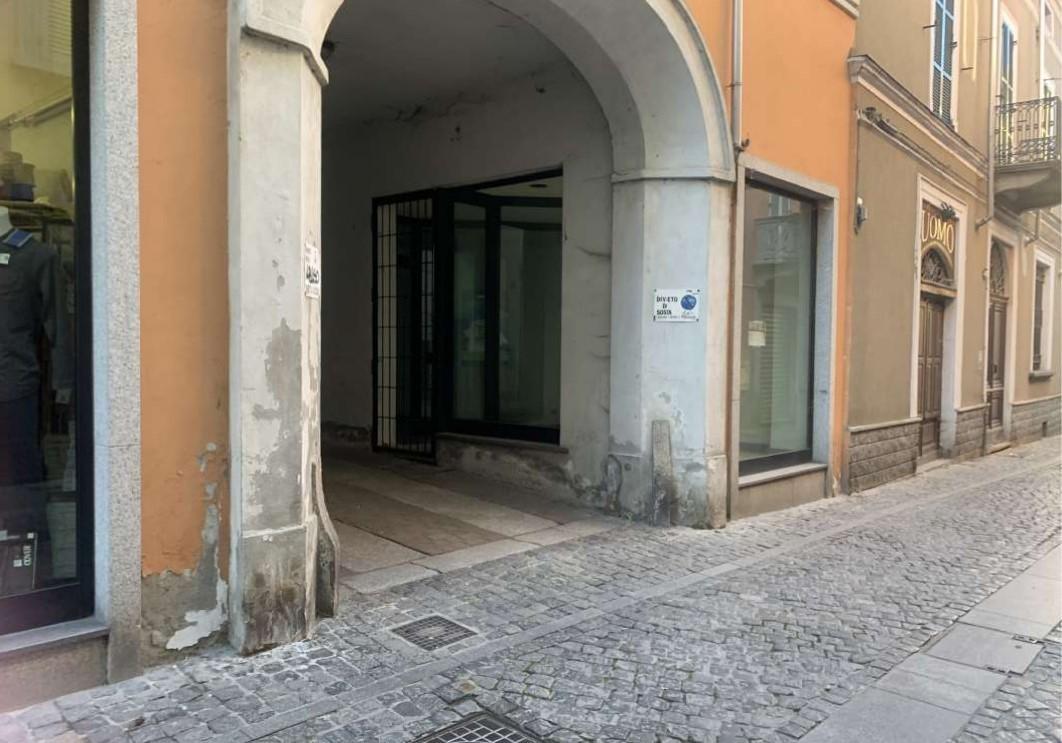 Negozio in vendita a Valenza