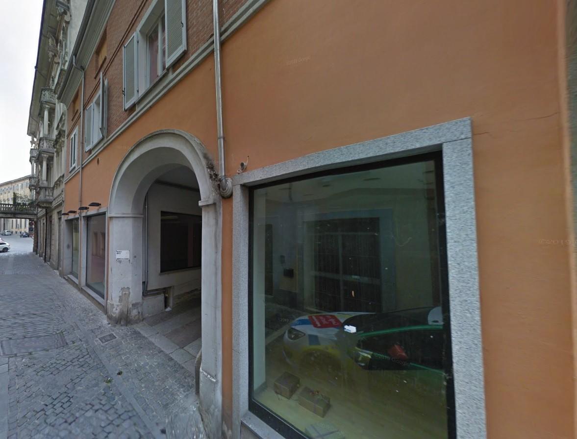 Negozio in vendita a Valenza