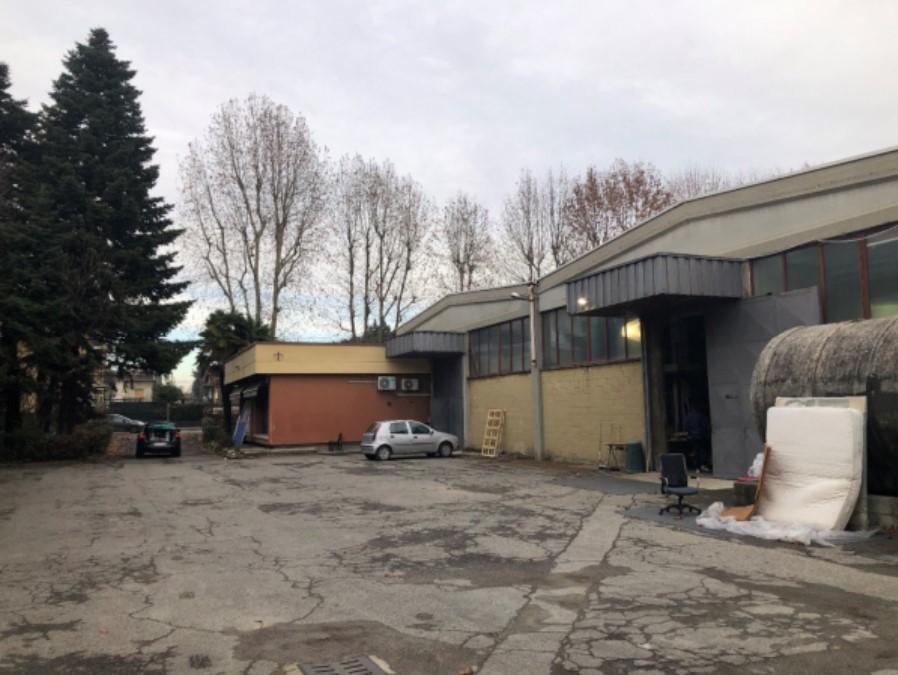 Capannone in vendita a Senago