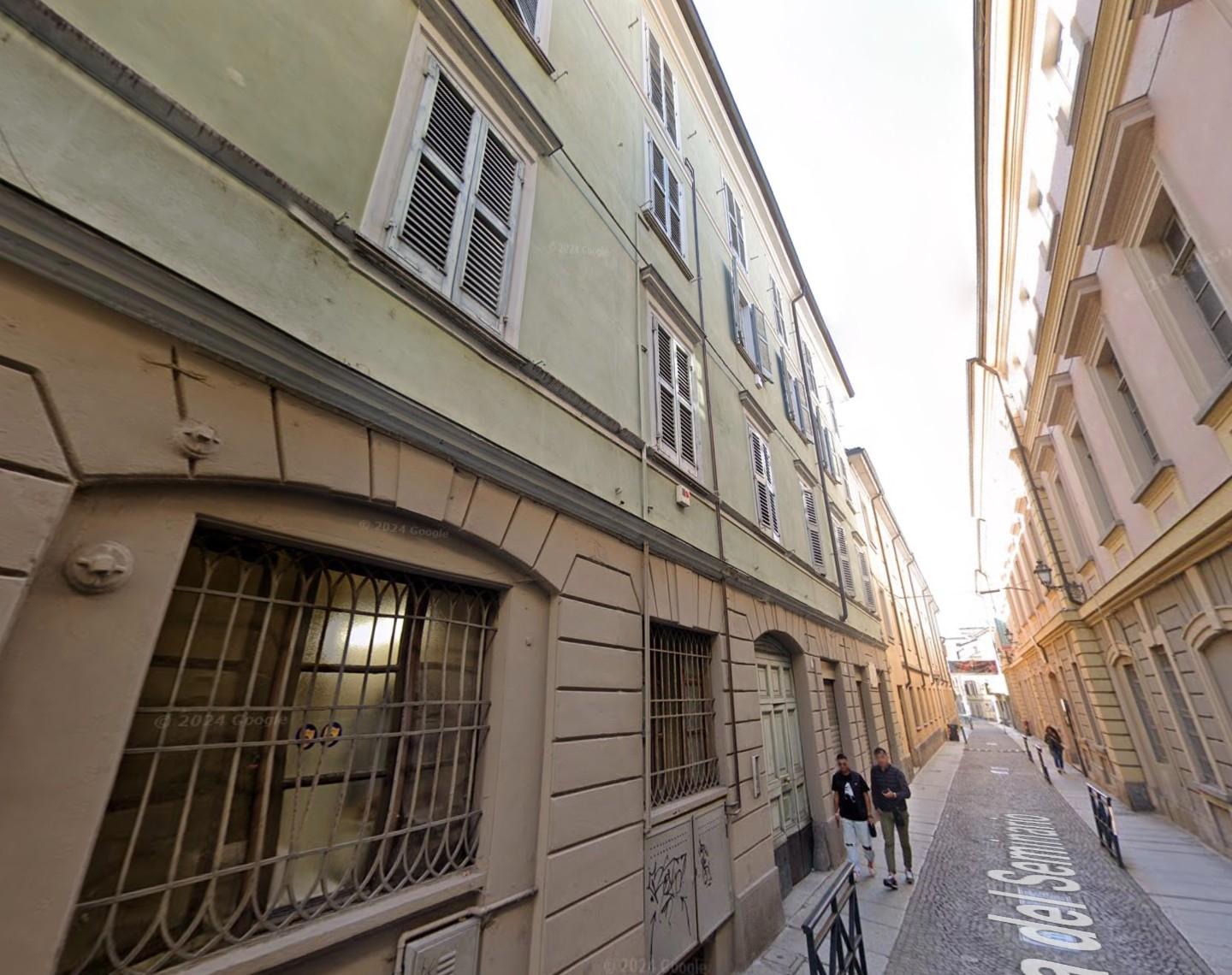 Casa vacanza 5 Locali o pi� in vendita a Tortona