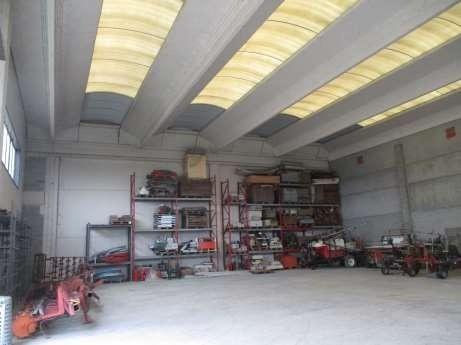 Capannone in vendita a Sale