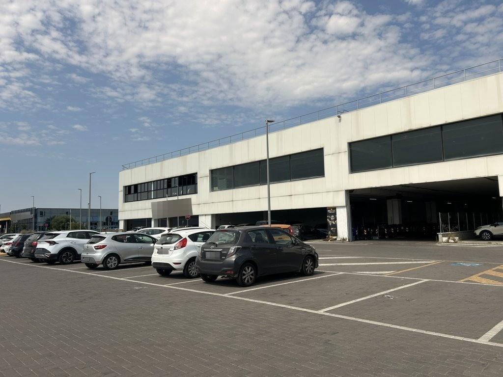 Ufficio nuovo a Cascina