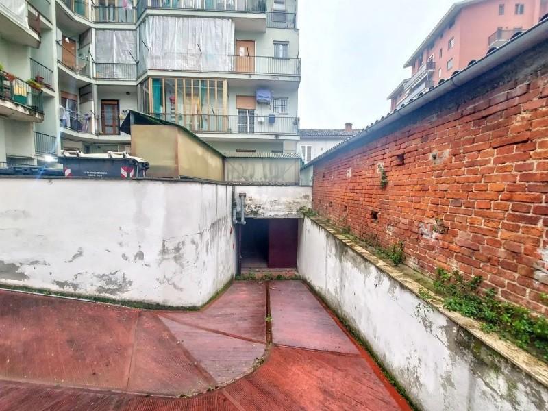 Box/Garage 235mq in vendita a Alessandria